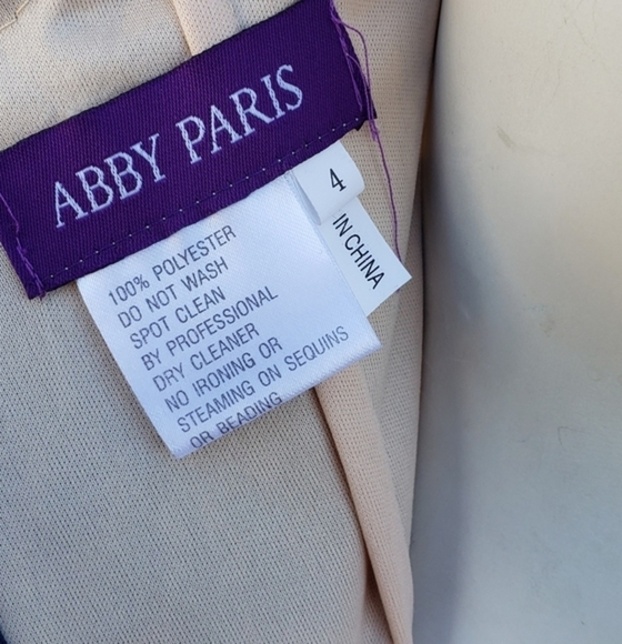 ABBY PARIS‎ Sheath
Neckline Illusion - Picture 5 of 6